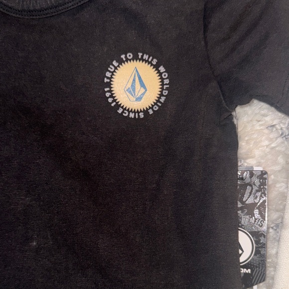 Volcom Set - Picture 6 of 8